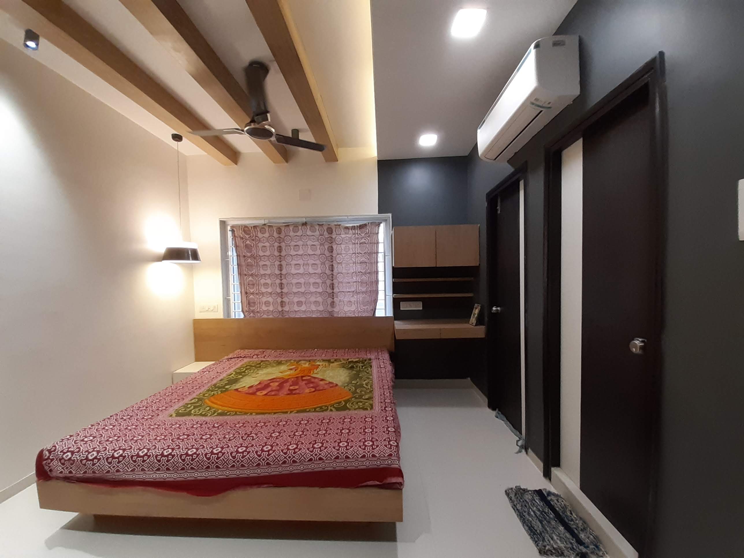 Luxe Urban Residence - Photo 7