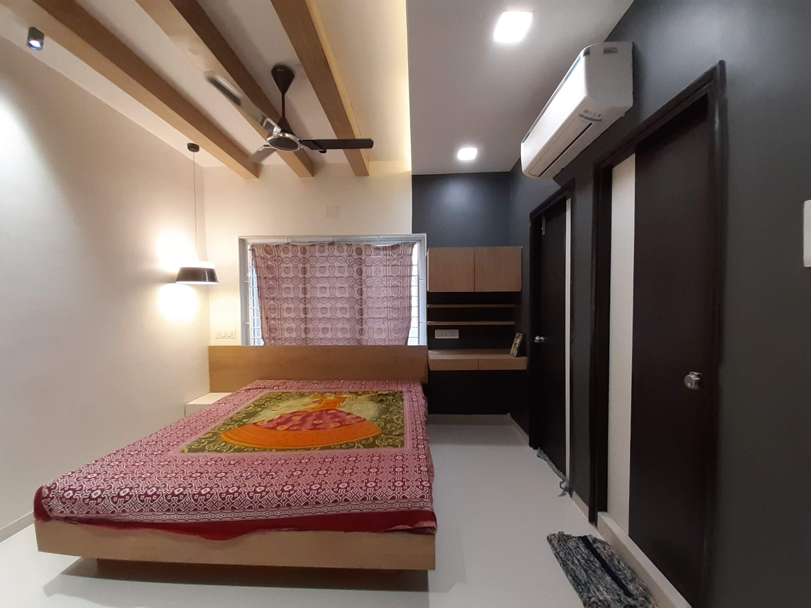 Luxe Urban Residence - Photo 8