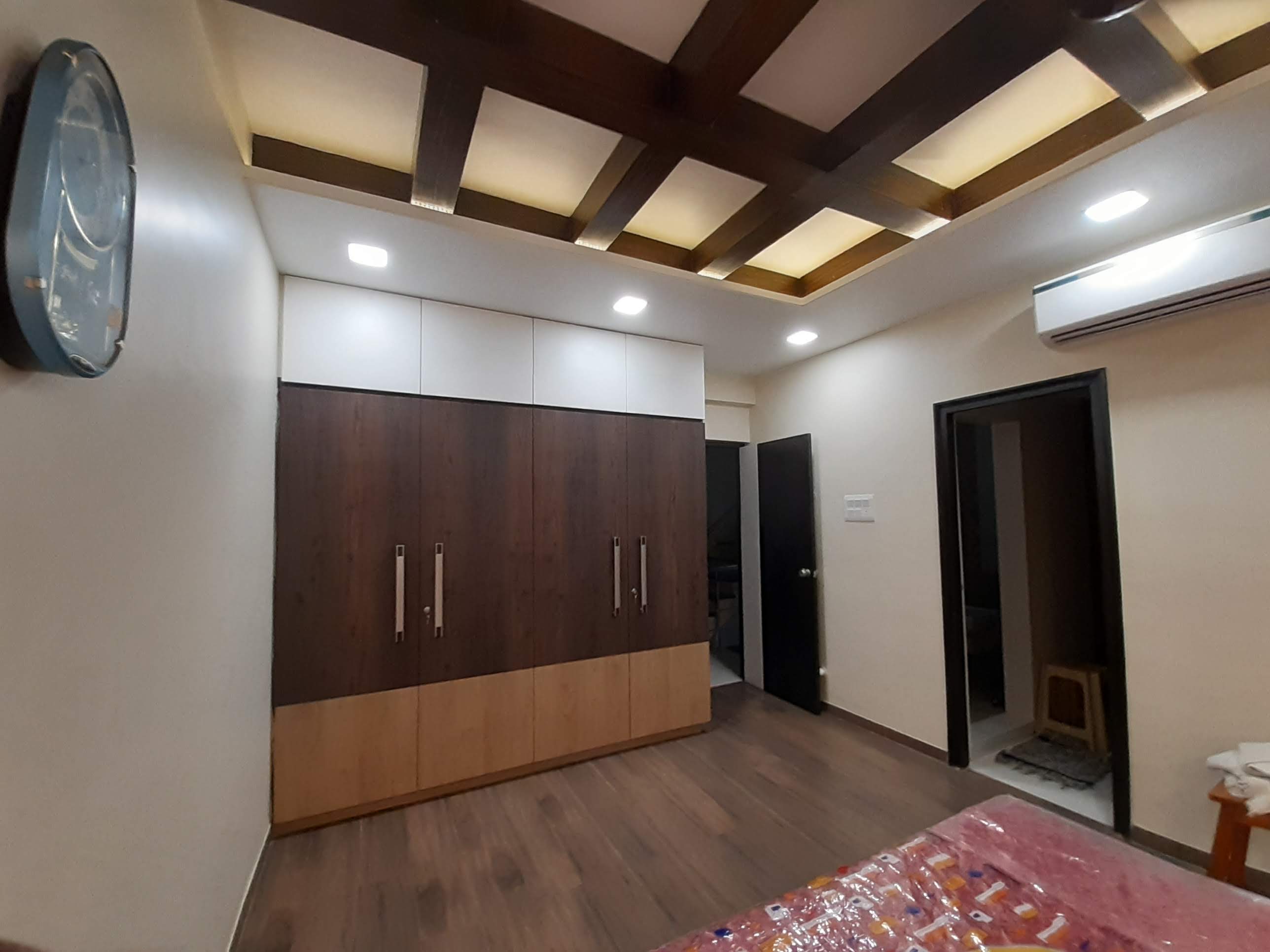 Luxe Urban Residence - Photo 10