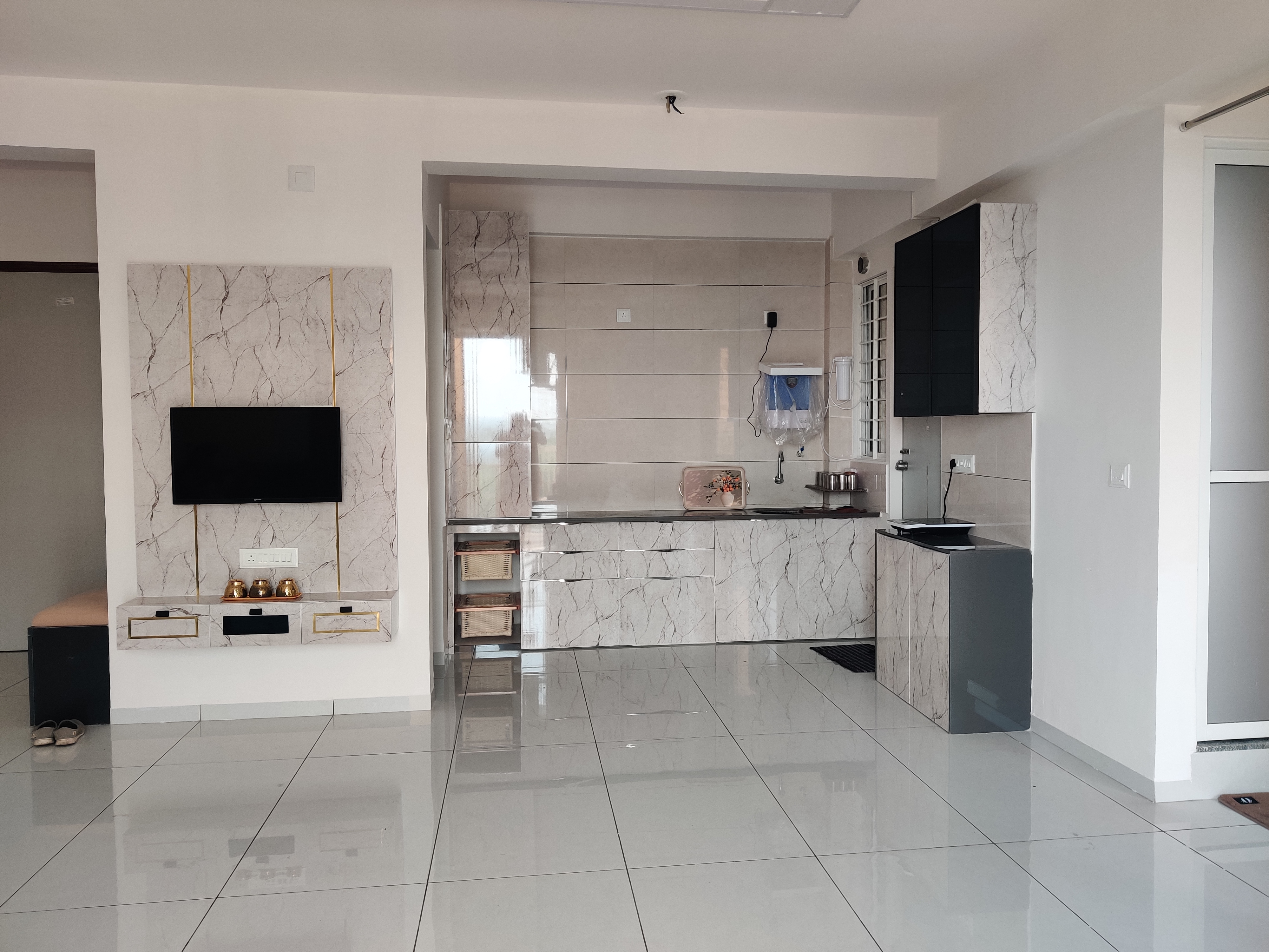 Contemporary Lakeside Living